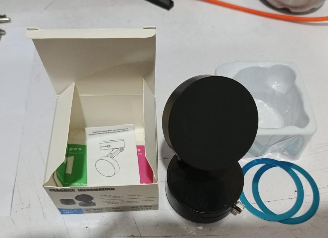 π Vacuum Magnetic Suction Phone Holder
